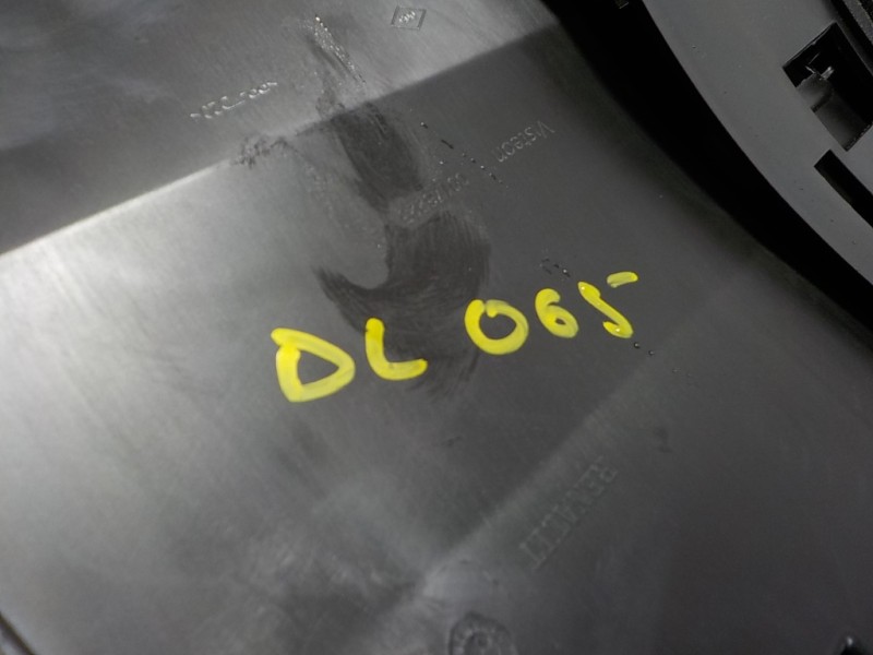 Recambio de apoyabrazos central para renault kadjar 1.2 tce energy referencia OEM IAM 969209309R  