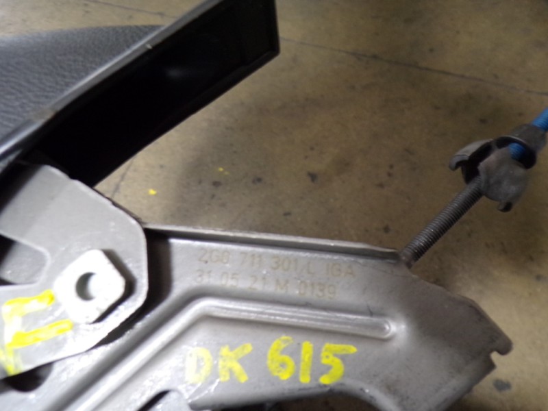 Recambio de palanca freno de mano para volkswagen t-cross 1.0 tsi referencia OEM IAM 2Q0711303C 2G0711301 