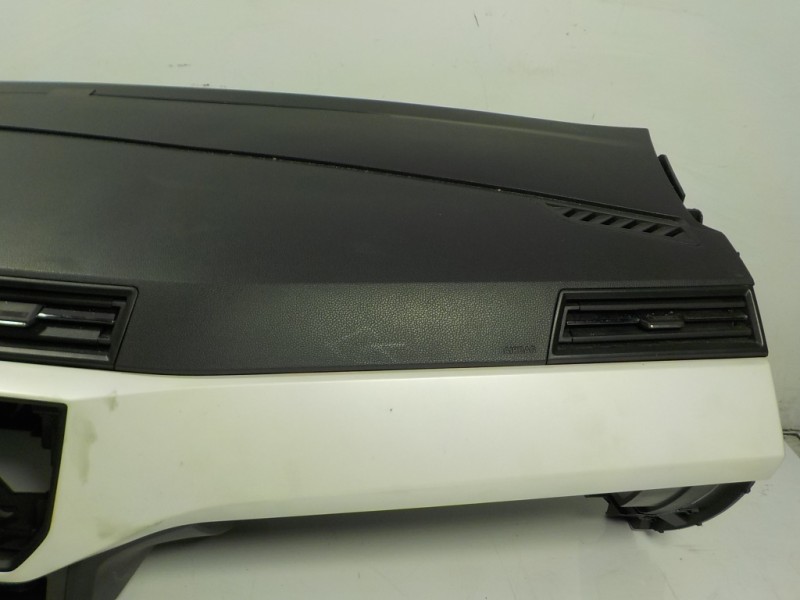 Recambio de salpicadero para seat arona 1.0 tsi referencia OEM IAM 6F1857003AF82V  6F0880204D