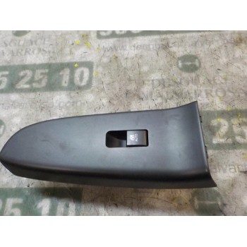 MANDO ELEVALUNAS DELANTERO DERECHO 935751H100EQ 