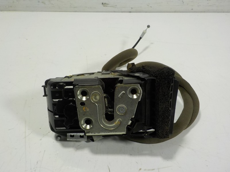 Recambio de cerradura puerta delantera derecha para renault kadjar 1.2 tce energy referencia OEM IAM 805004EA2A  