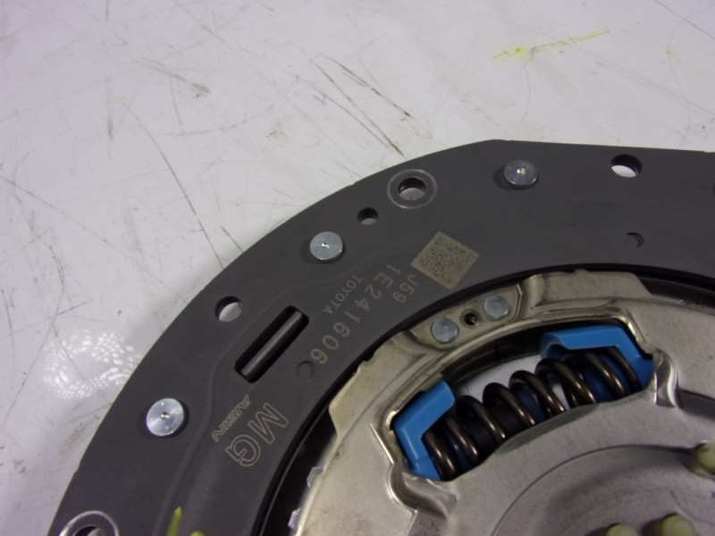 Recambio de kit embrague para lexus nx 300h 2wd referencia OEM IAM 3127030010 1E241606 