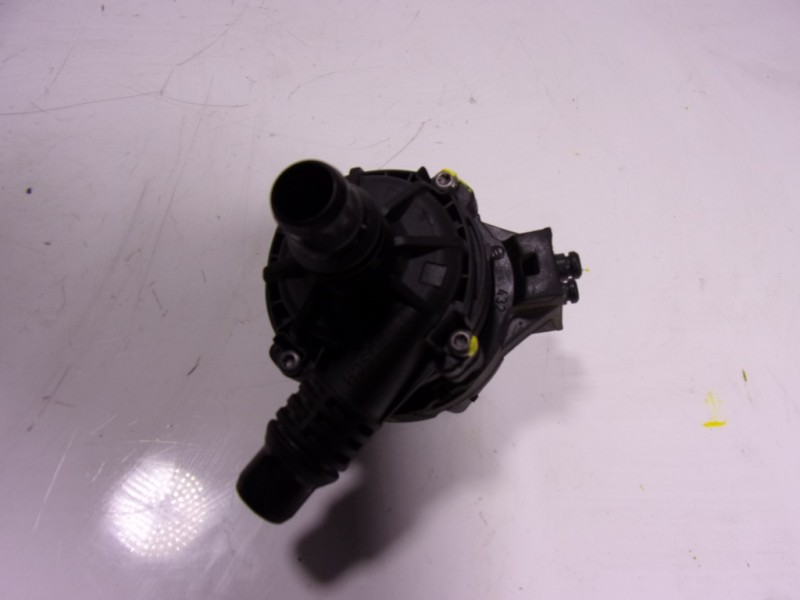 Recambio de bomba agua para bmw ix3 referencia OEM IAM 11515A30246 5A3024601 