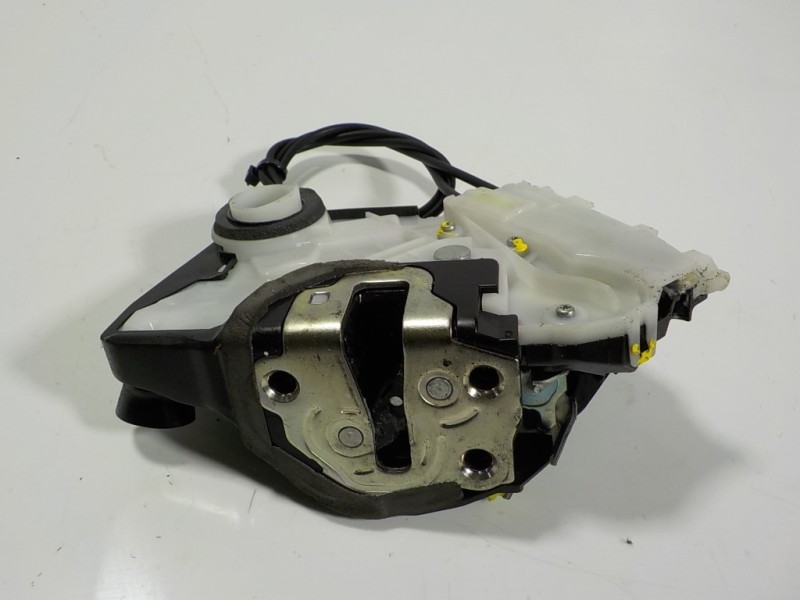 Recambio de cerradura puerta delantera izquierda para toyota yaris hybrid active referencia OEM IAM 690400D520 T4311140F1 161021