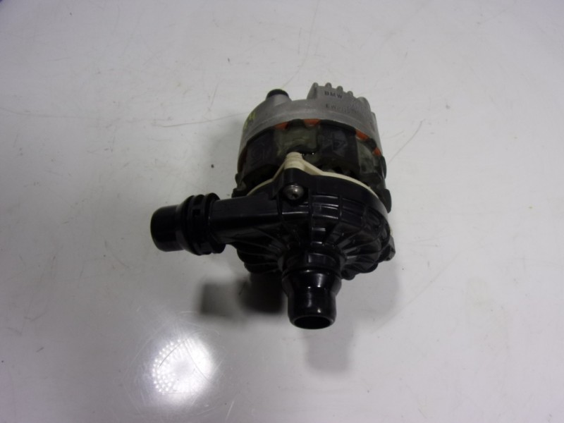 Recambio de bomba agua para bmw ix3 referencia OEM IAM 11515A30246 5A3024601 