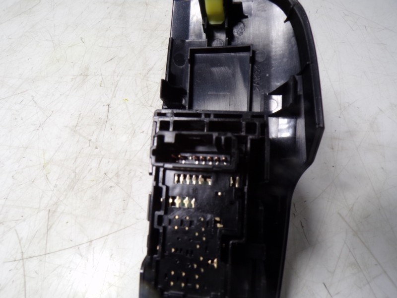 Recambio de mando elevalunas trasero derecho para lexus nx 300h 2wd referencia OEM IAM 8481078020  