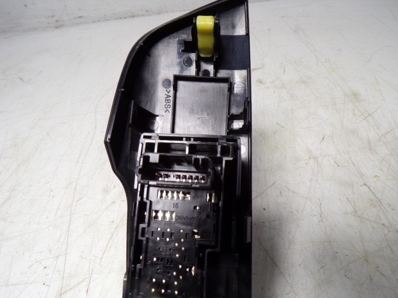 Recambio de mando elevalunas trasero izquierdo para lexus nx 300h 2wd referencia OEM IAM 8481078020  