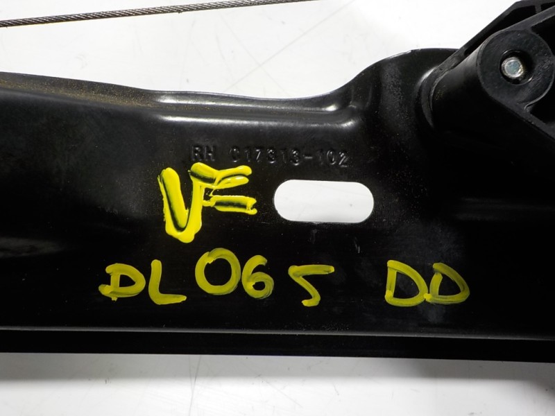 Recambio de elevalunas delantero derecho para renault kadjar 1.2 tce energy referencia OEM IAM 807209732R 807207795R 