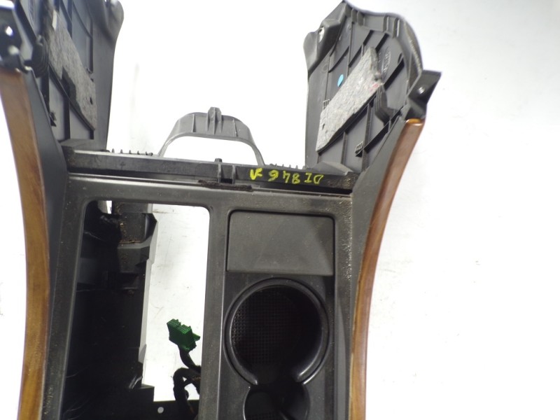 Recambio de apoyabrazos central para land rover range rover sport v6 td hse referencia OEM IAM FJZ500102NUG  