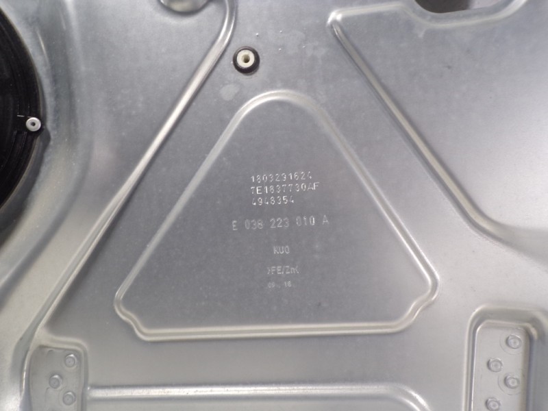 Recambio de elevalunas delantero derecho para volkswagen t6 transporter furgón referencia OEM IAM 7E0837754E 7E1837730AF 