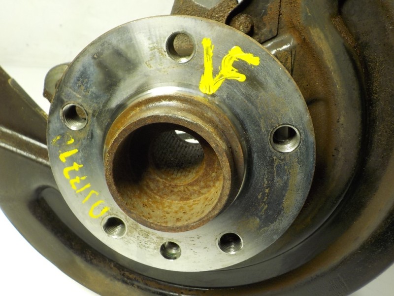 Recambio de mangueta trasera derecha para volkswagen t6 transporter furgón referencia OEM IAM 7E0501072  