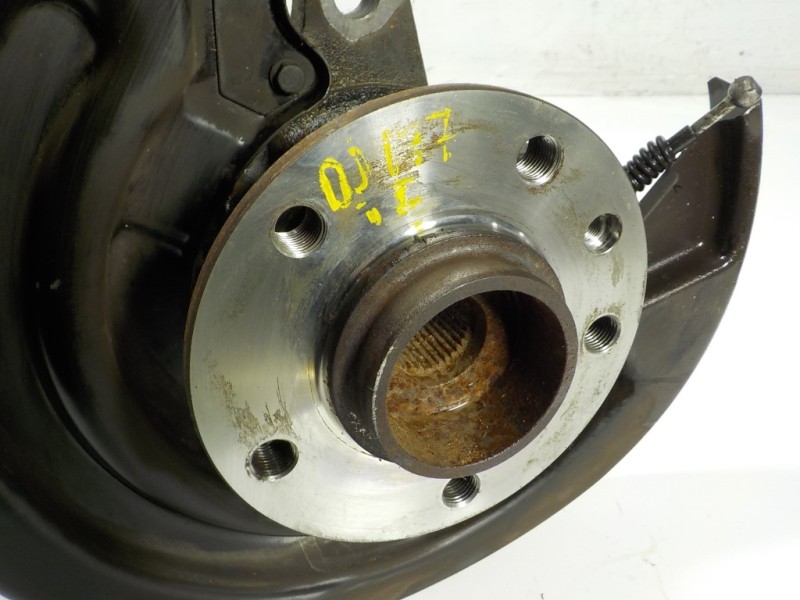 Recambio de mangueta trasera izquierda para volkswagen t6 transporter furgón referencia OEM IAM 7E0501071  