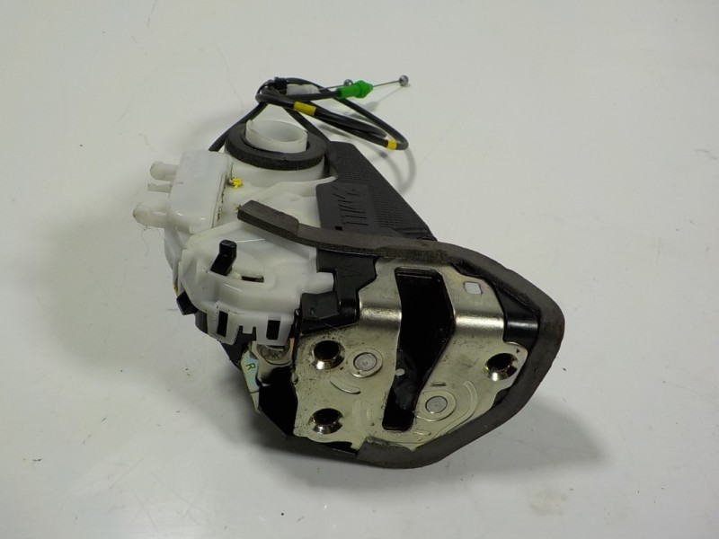 Recambio de cerradura puerta trasera derecha para toyota yaris hybrid active referencia OEM IAM 690500D310 V2014110F1 161017