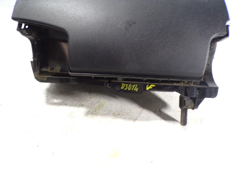 Recambio de guantera para mercedes-benz clase c (w204) familiar 2.2 cdi cat referencia OEM IAM A2046800291  