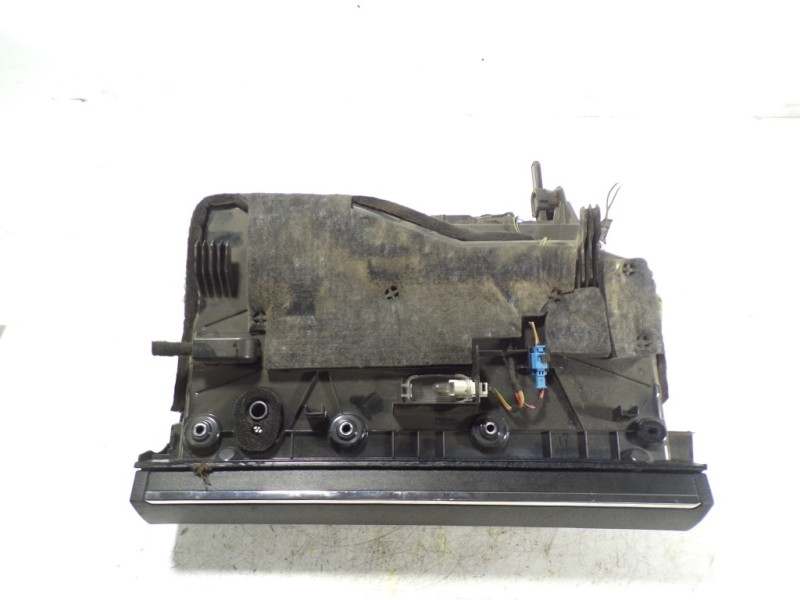 Recambio de guantera para mercedes-benz clase c (w204) familiar 2.2 cdi cat referencia OEM IAM A2046800291  