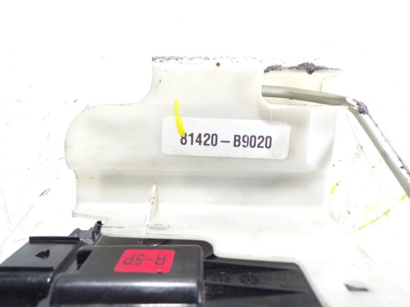 Recambio de cerradura puerta trasera derecha para hyundai i10 1.2 cat referencia OEM IAM 81420B9020 81420B9020 