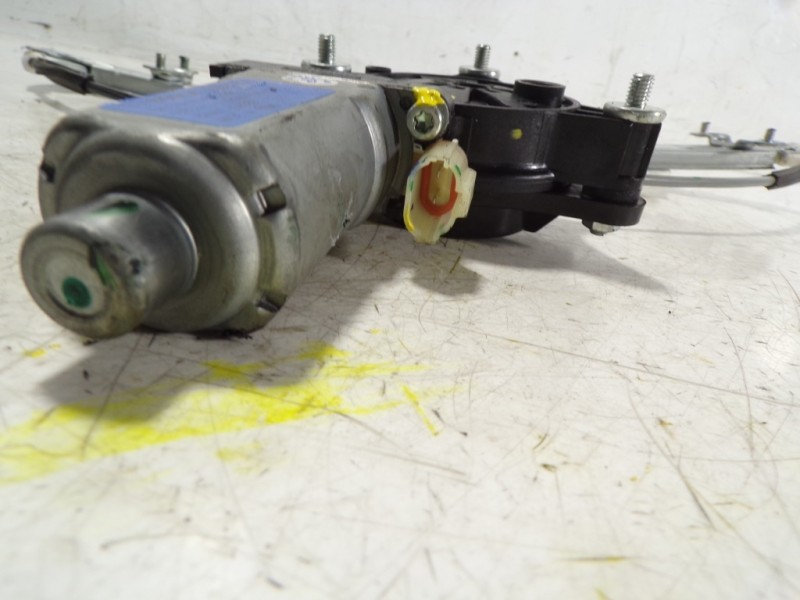 Recambio de elevalunas delantero derecho para hyundai i10 1.2 cat referencia OEM IAM 82404B4110 82402B4110 F00S1W2026