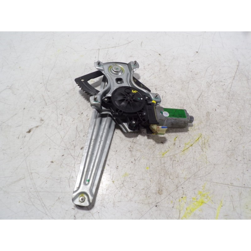 Recambio de elevalunas trasero izquierdo para hyundai i10 1.2 cat referencia OEM IAM 83403B9010 83450B4000 F00S1W2028