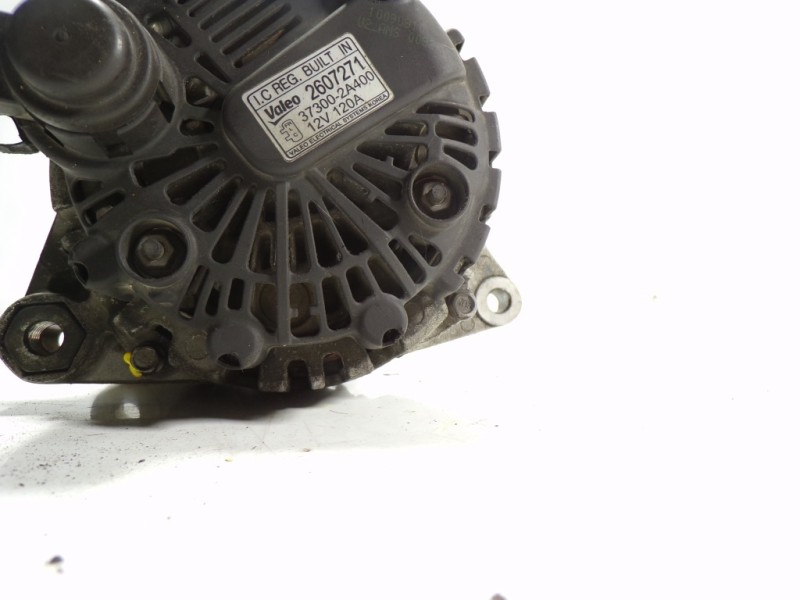Recambio de alternador para hyundai i20 1.4 crdi cat referencia OEM IAM  373002A400 