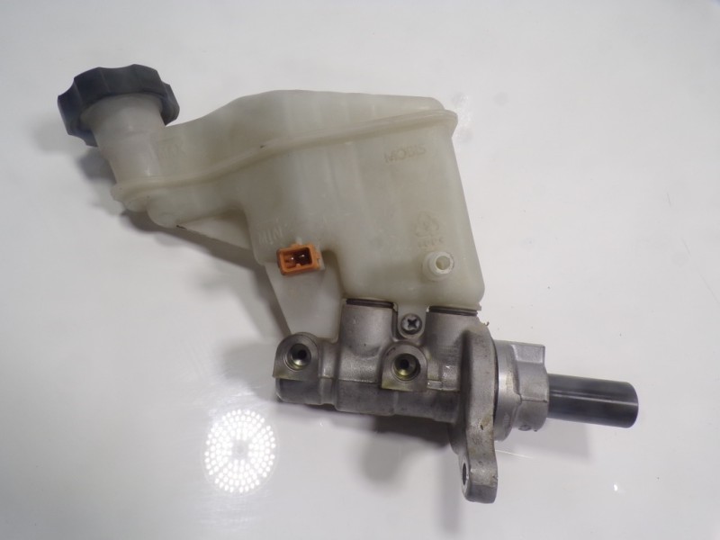 Recambio de bomba freno para hyundai i30 (gd) 1.4 cat referencia OEM IAM 58510A5200  