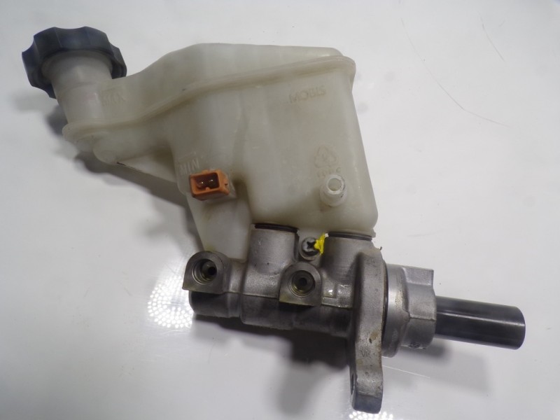 Recambio de bomba freno para hyundai i30 (gd) 1.4 cat referencia OEM IAM 58510A5200  