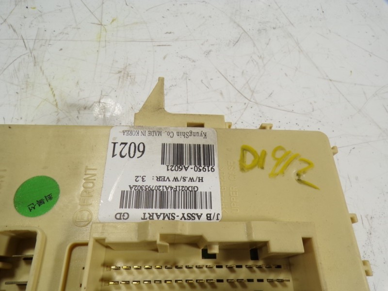 Recambio de caja reles / fusibles para hyundai i30 (gd) 1.4 cat referencia OEM IAM 91950A6021 91950A6021 