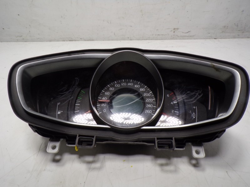 Recambio de cuadro instrumentos para volvo v40 cross country 2.0 diesel cat referencia OEM IAM 36010387 31665048 0433487