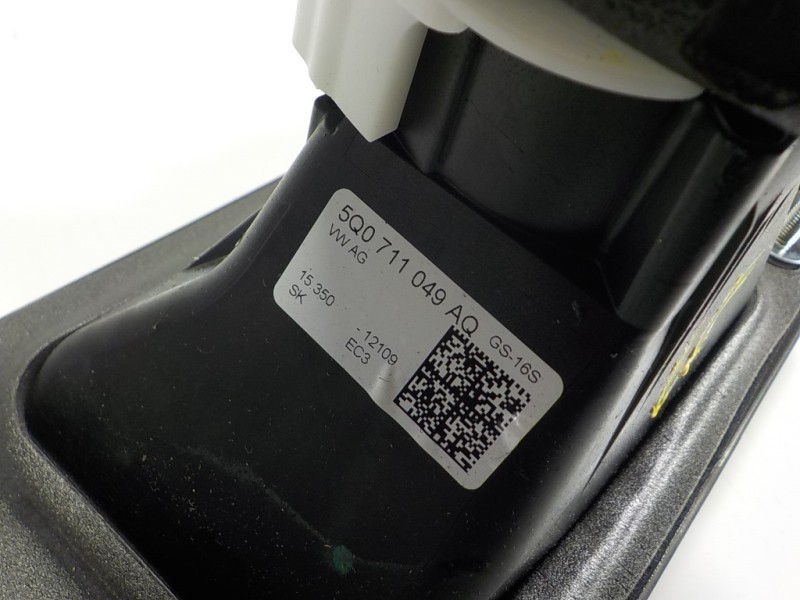 Recambio de palanca cambio para volkswagen golf vii variant 2.0 tdi referencia OEM IAM 5Q0711049AQ 5Q0711049AQ 