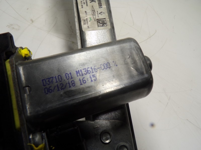 Recambio de elevalunas delantero derecho para dacia sandero 1.0 12v cat referencia OEM IAM 807209299R 807209299R M13616C00