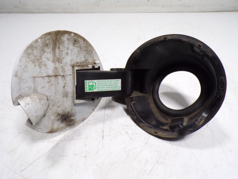 Recambio de tapa combustible para peugeot 208 1.2 12v vti referencia OEM IAM 9673905980  9673904880
