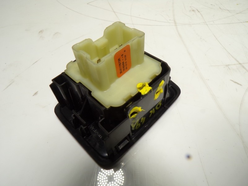 Recambio de mando elevalunas delantero izquierdo para dacia sandero 1.0 12v cat referencia OEM IAM 254117873R 10075827 