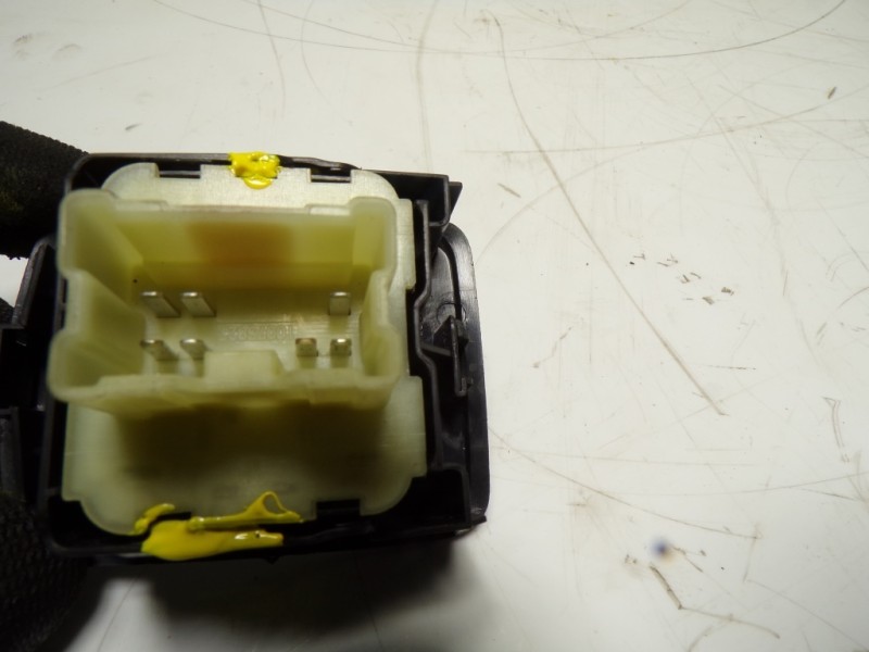 Recambio de mando elevalunas delantero izquierdo para dacia sandero 1.0 12v cat referencia OEM IAM 254117873R 10075827 