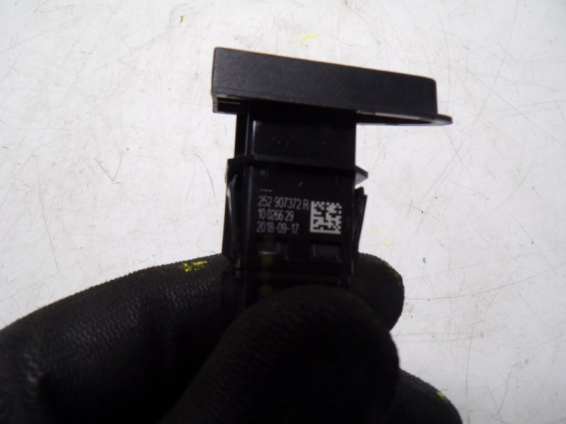 Recambio de warning para renault captur 1.3 tce referencia OEM IAM 252907372R 252907372R 