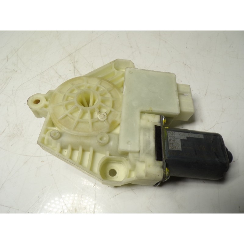 Recambio de motor elevalunas trasero izquierdo para volkswagen golf vii variant 1.6 tdi dpf referencia OEM IAM 5Q4959811F 5Q4959