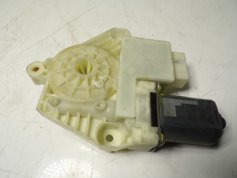 Recambio de motor elevalunas trasero izquierdo para volkswagen golf vii variant 1.6 tdi dpf referencia OEM IAM 5Q4959811F 5Q4959