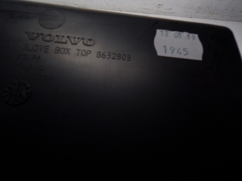 Recambio de guantera para volvo v40 cross country 2.0 diesel cat referencia OEM IAM 39840914 8632803 