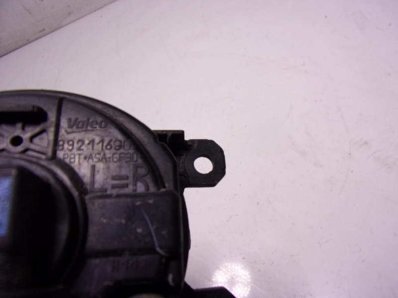 Recambio de faro antiniebla izquierdo para peugeot 308 1.2 12v e-thp referencia OEM IAM 6208Q3 89211690 