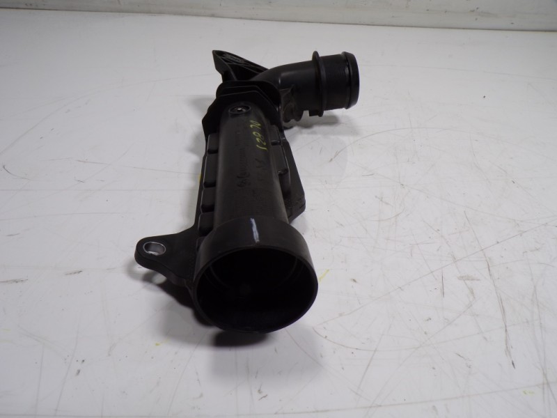 Recambio de tubo intercooler para peugeot 308 sw 1.5 blue-hdi fap referencia OEM IAM 9810958280  