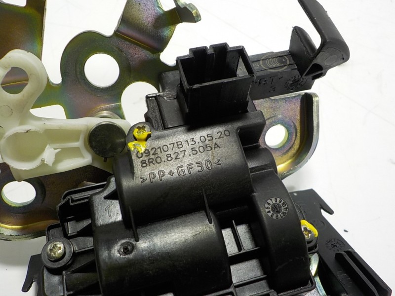 Recambio de cerradura maletero / porton para skoda fabia combi 1.0 tsi referencia OEM IAM 8R0827505A 8R0827505A 