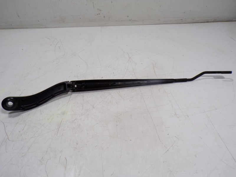 Recambio de brazo limpia delantero izquierdo para lancia voyager (404) platinum referencia OEM IAM K68125735AA  