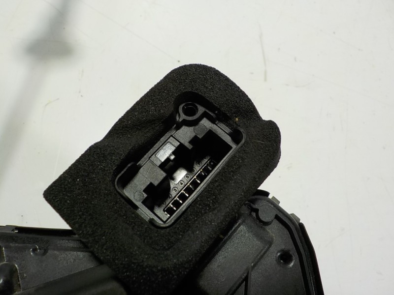 Recambio de cerradura puerta trasera derecha para skoda fabia combi 1.0 tsi referencia OEM IAM 5G4839016D A6L5TA839016L 