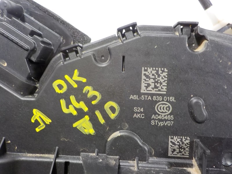 Recambio de cerradura puerta trasera derecha para skoda fabia combi 1.0 tsi referencia OEM IAM 5G4839016D A6L5TA839016L 