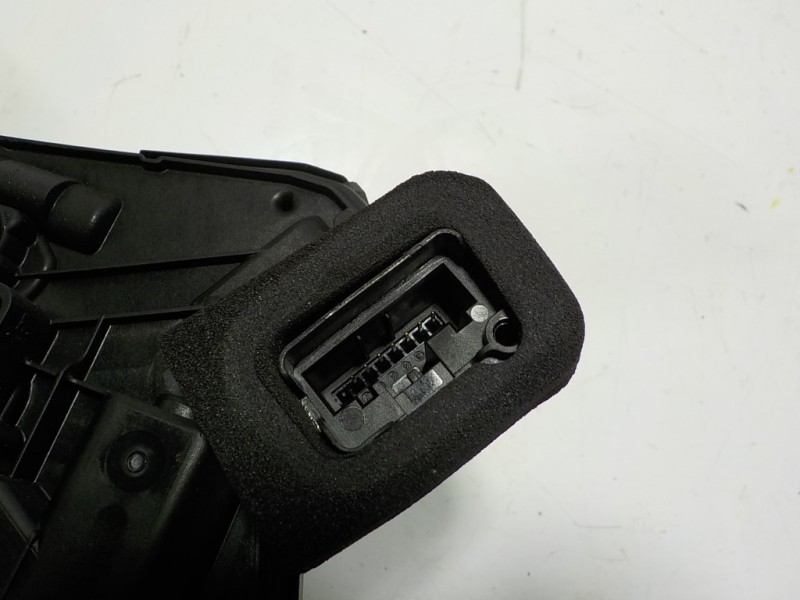 Recambio de cerradura puerta trasera izquierda para skoda fabia combi 1.0 tsi referencia OEM IAM 5G4839015D A5L5TA839015L 