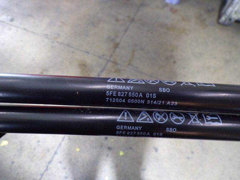 Recambio de amortiguadores maletero / porton para seat leon sportstourer (kl8) 2.0 tdi referencia OEM IAM 5FE827550A 5FE827550A 