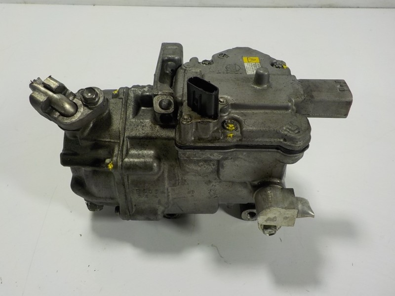 Recambio de compresor aire acondicionado para toyota yaris hybrid active referencia OEM IAM 8837052012 0422001350 