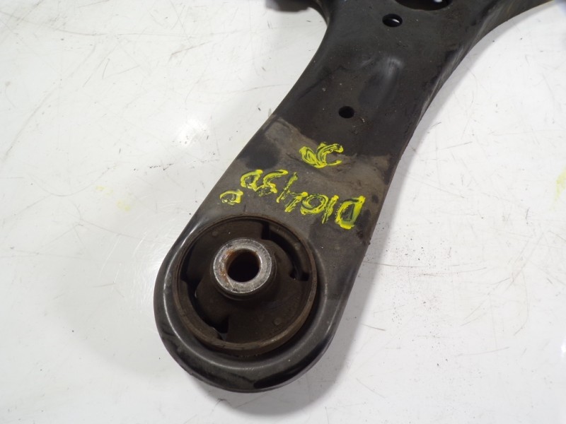 Recambio de brazo suspension inferior delantero derecho para hyundai i20 1.4 cat referencia OEM IAM 545011J700  