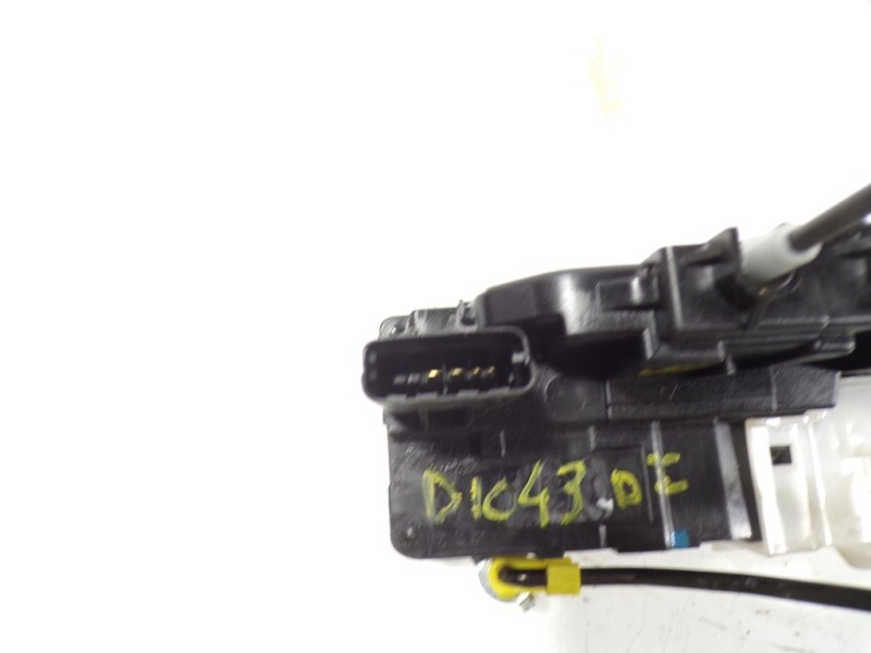 Recambio de cerradura puerta delantera izquierda para hyundai i20 1.4 cat referencia OEM IAM 813101J020  