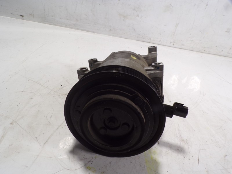 Recambio de compresor aire acondicionado para hyundai i20 1.4 cat referencia OEM IAM 977014P150 F500KPCAA02 F500KPCAA02
