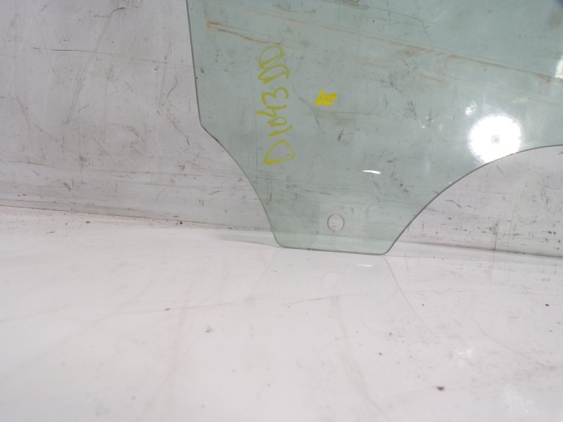 Recambio de cristal puerta delantero derecho para hyundai i20 1.4 cat referencia OEM IAM 824211J000  