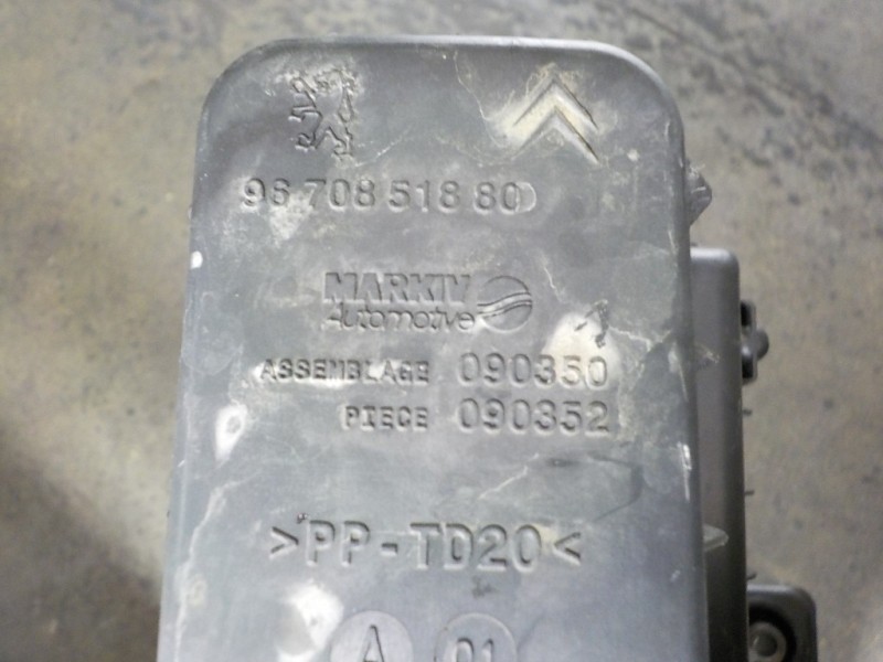 Recambio de filtro aire para citroën c3 1.2 12v e-vti referencia OEM IAM 9670851880 9670851880 